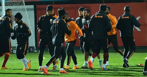G­a­l­a­t­a­s­a­r­a­y­ ­Y­a­r­ı­n­ ­T­o­p­l­a­n­ı­y­o­r­